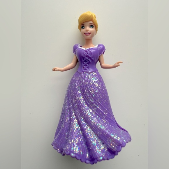 Disney Princess Cinderella Doll in Magic Clip Rapunzels Dress - Picture 1 of 5